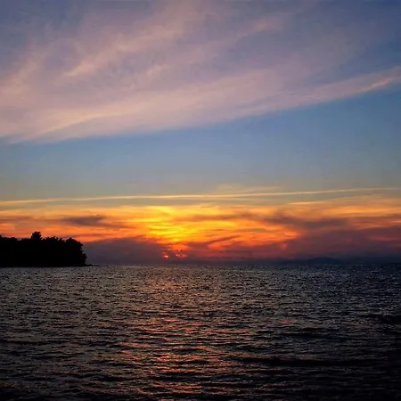 Sea Breeze Ena Korakokhórion